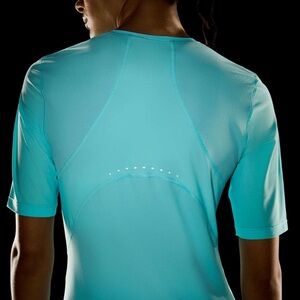 Lululemon Lightweight Trail Running T-Shirt
Cyan Blue